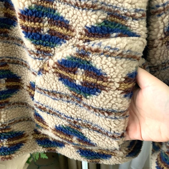 NEW Aqua Bloomingdale's Aztec Tribal Printed Sherpa Teddy Pullover in Beige - Picture 6 of 11